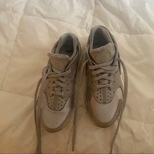 Nike Huarache grey silk size 7 new